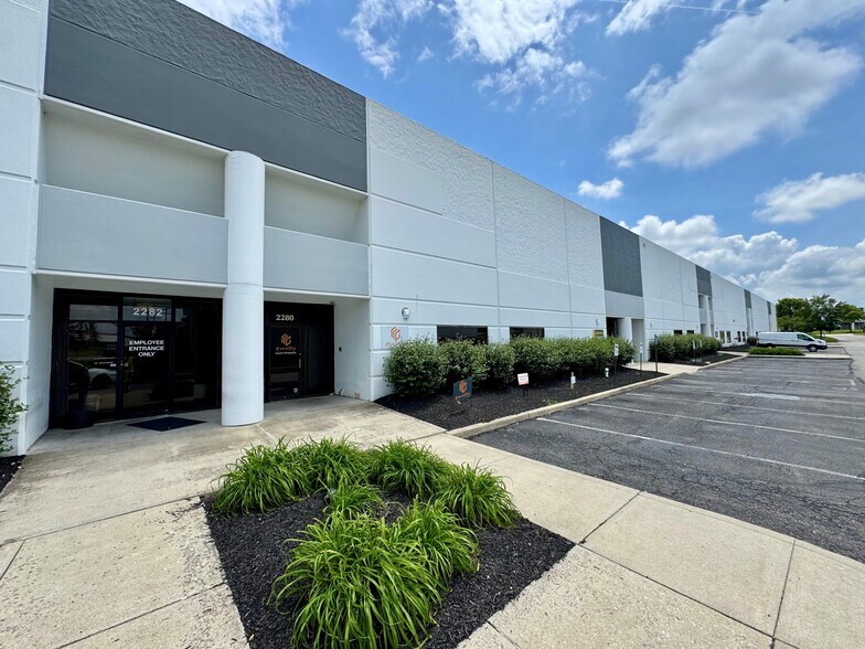 2252-2300 Westbrooke Dr, Columbus, OH à louer - Photo du bâtiment - Image 2 de 2