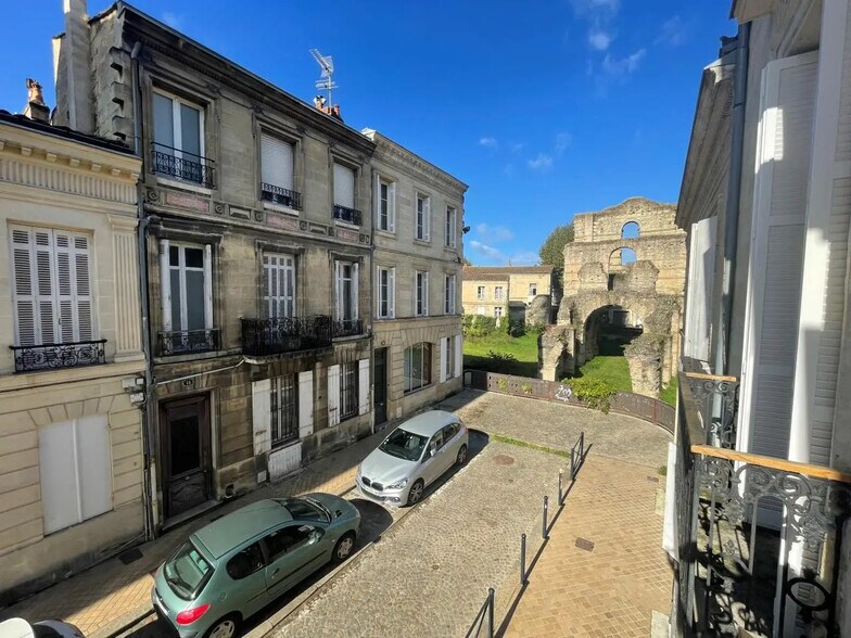Office in Bordeaux for lease - Building Photo - Image 2 of 14