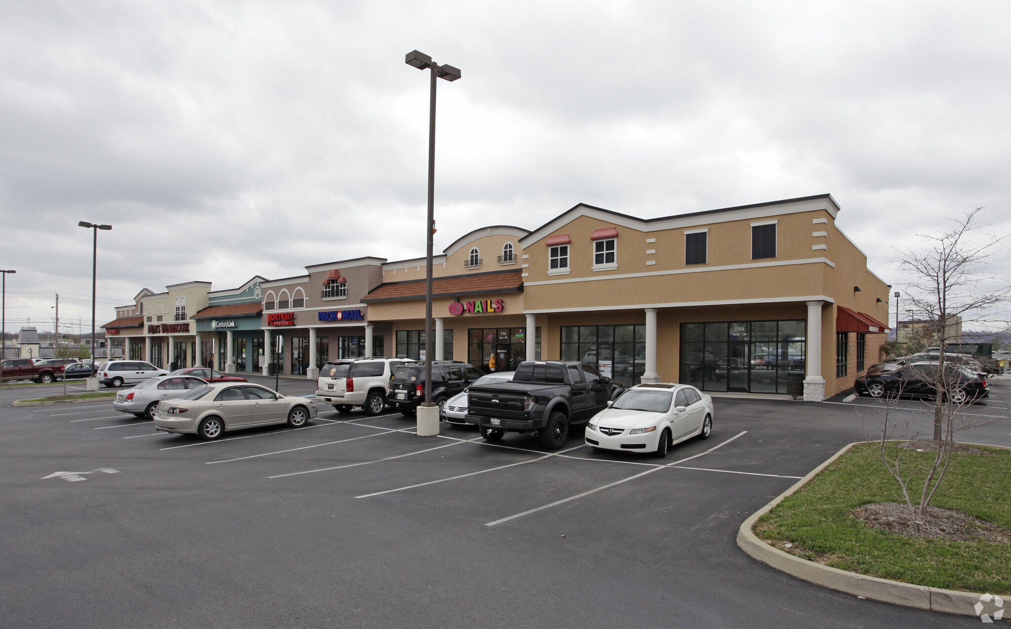 1914 N Roan St, Johnson City, TN for lease Primary Photo- Image 1 of 8
