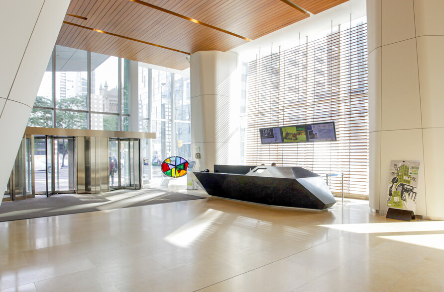 155 Wellington St W, Toronto, ON for lease - Lobby - Image 1 of 3