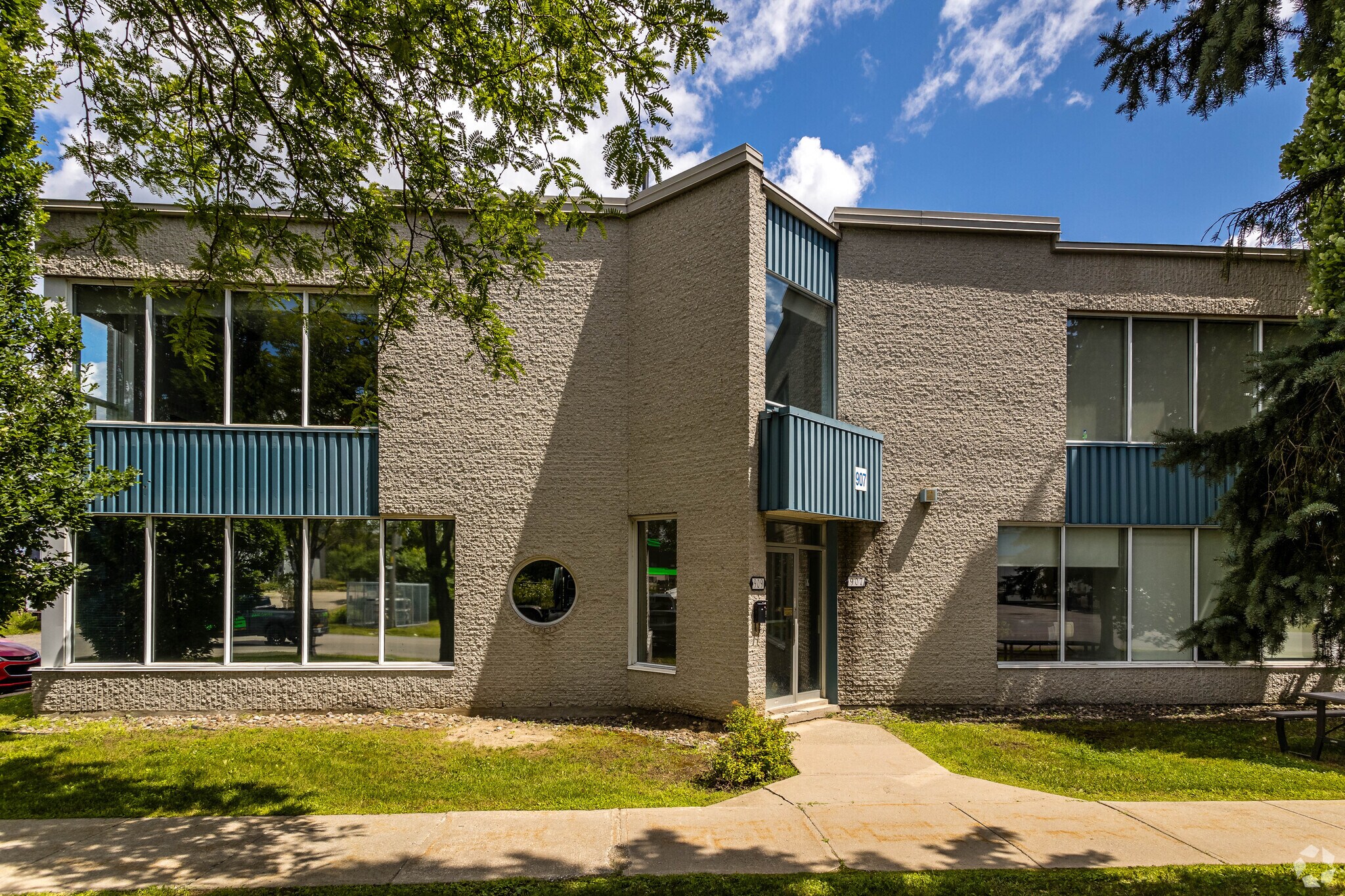 901-909A Boul Du Curé-Boivin, Boisbriand, QC à vendre Photo principale- Image 1 de 1