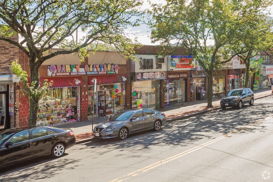 3537 Junction Blvd, Corona, NY for sale - Building Photo - Image 2 of 2