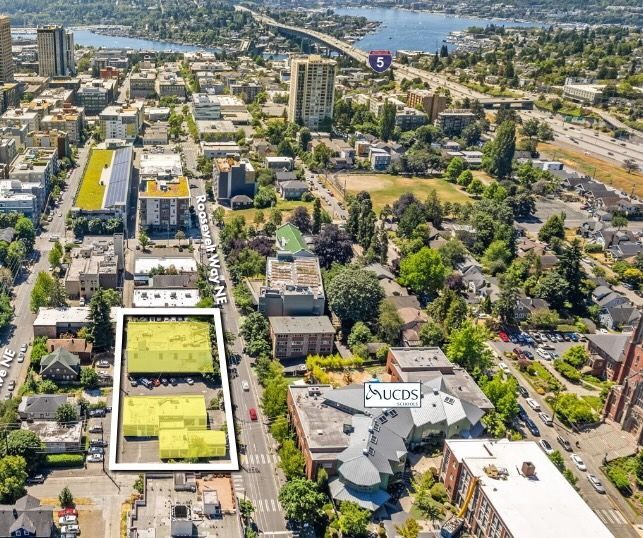 5030 Roosevelt Way NE, Seattle, WA for lease - Building Photo - Image 1 of 5