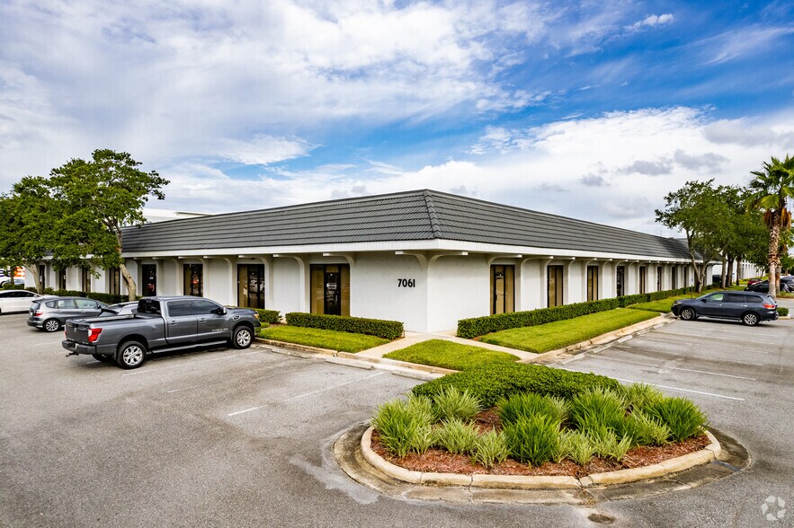 7041 Grand National Dr, Orlando, FL à louer - Photo du bâtiment - Image 1 de 9