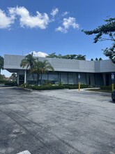 13595-8521 S Dixie Hwy, Pinecrest, FL for lease Building Photo- Image 1 of 9