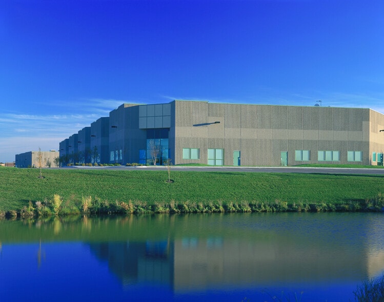 3555 Holly Ln N, Plymouth, MN for lease - Building Photo - Image 2 of 16