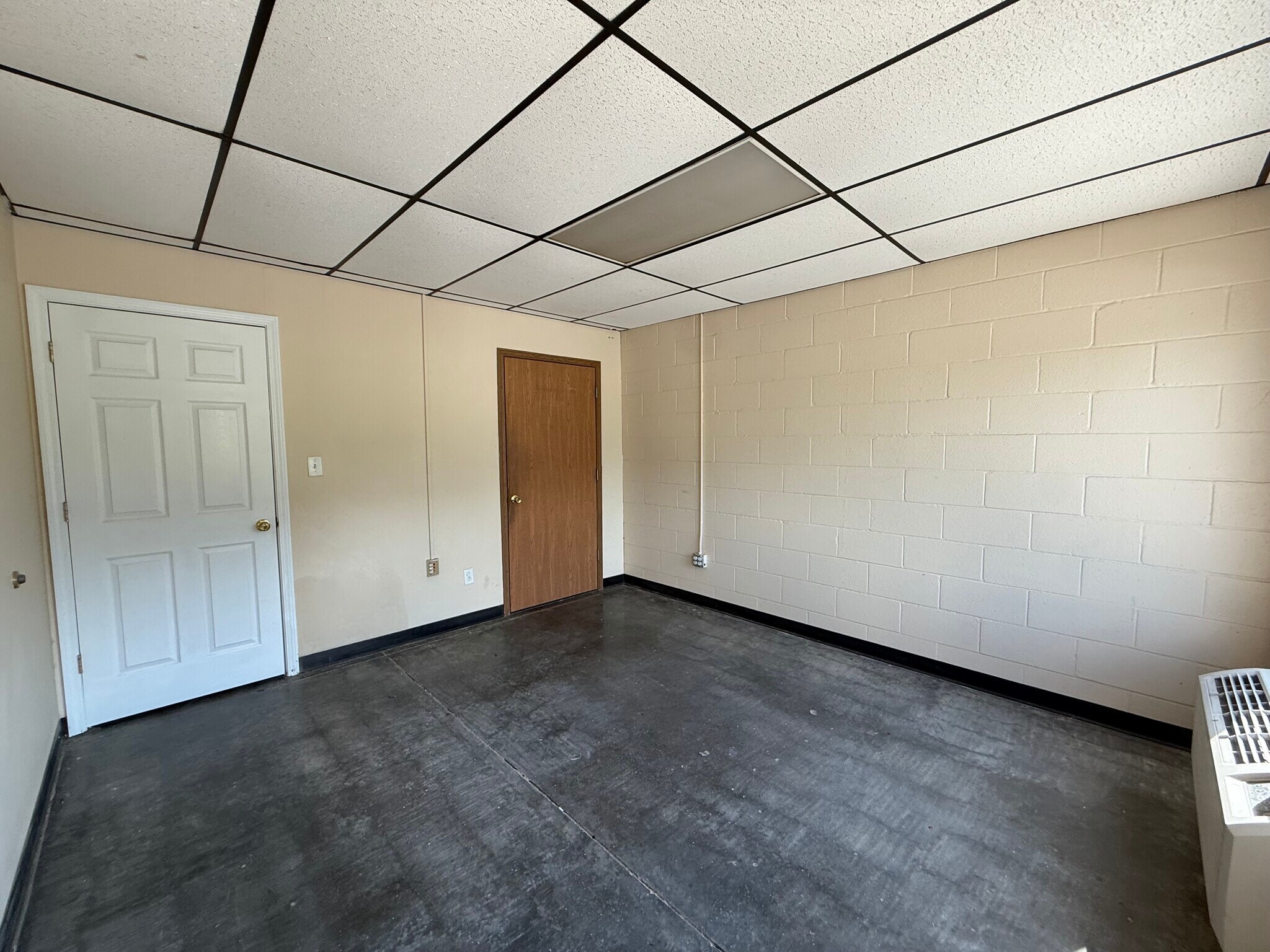 1204 Meadowbrook Dr, Cape Girardeau, MO for lease Interior Photo- Image 1 of 3