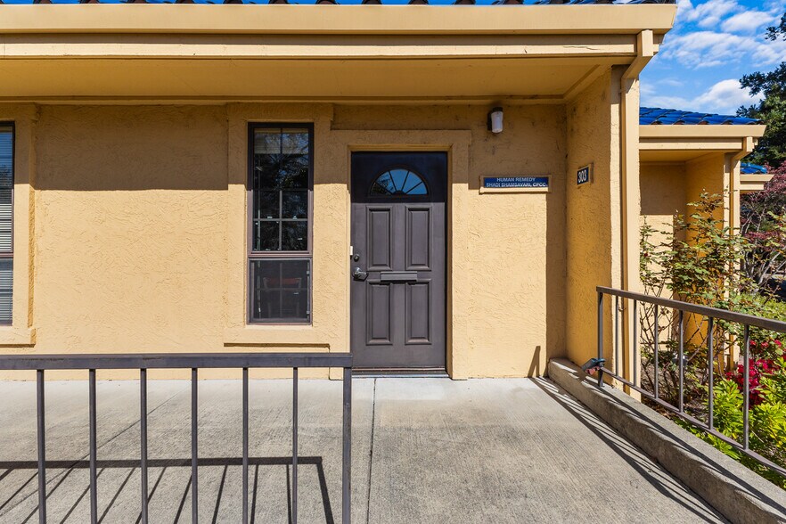 1436 Professional Dr, Petaluma, CA à vendre - Photo du bâtiment - Image 3 de 30