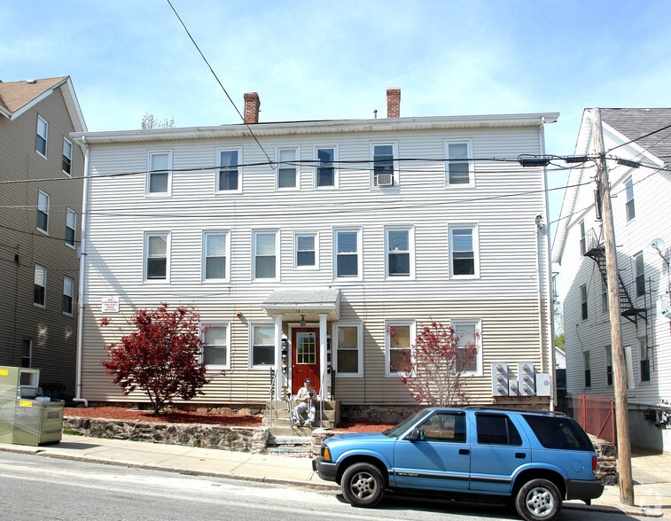 130 E School St, Woonsocket, RI for sale - Building Photo - Image 1 of 6