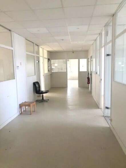 Office in Les Clayes-sous-Bois for lease - Interior Photo - Image 2 of 5