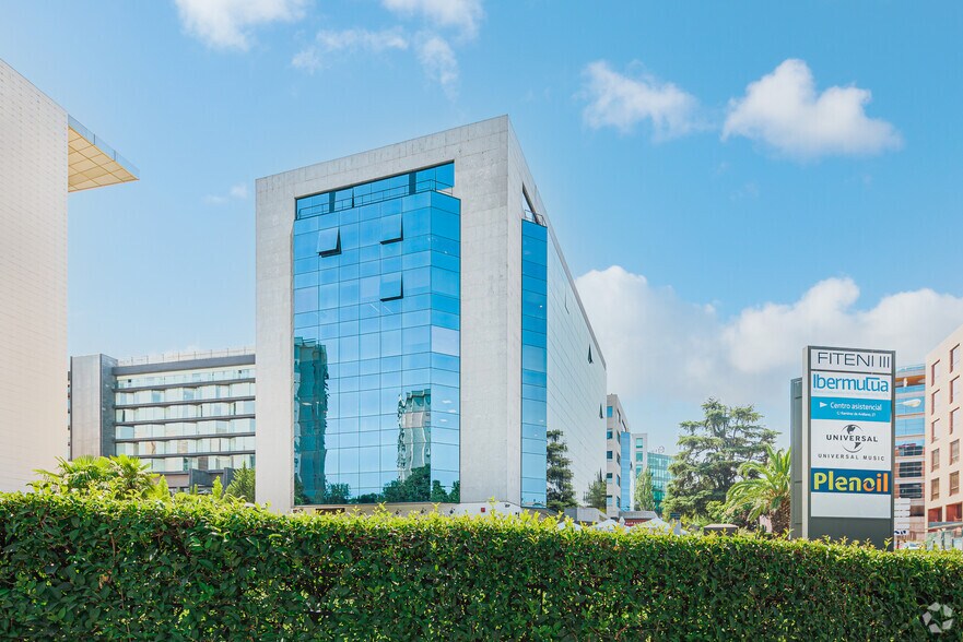 Calle de Torrelaguna, 64, Madrid, Madrid à louer - Photo du bâtiment - Image 2 de 4