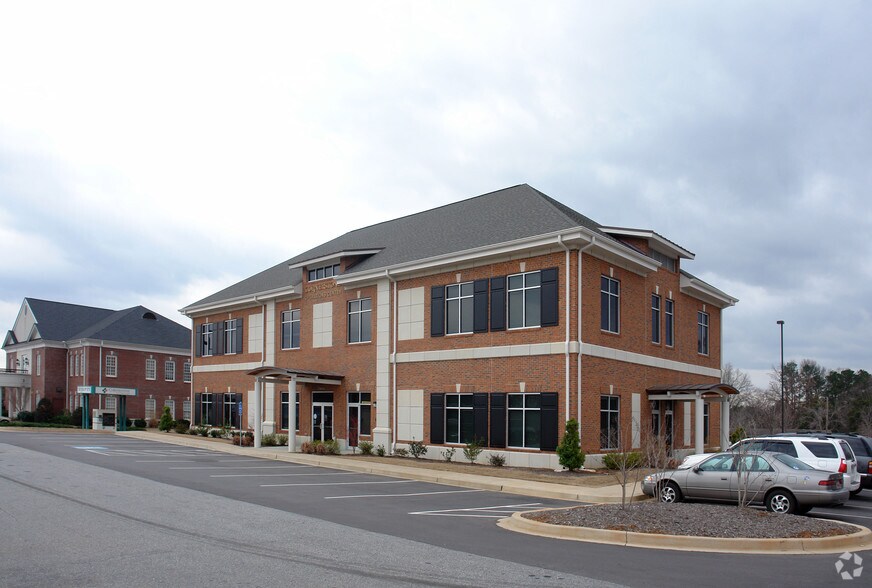 1664 E Main St, Easley, SC à louer - Photo du bâtiment - Image 2 de 5
