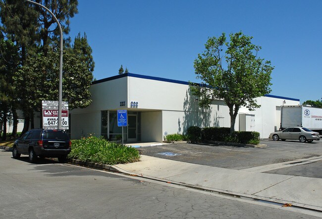 Plus de détails pour 1390 Titan Way, Brea, CA - Bureau, Industriel à louer