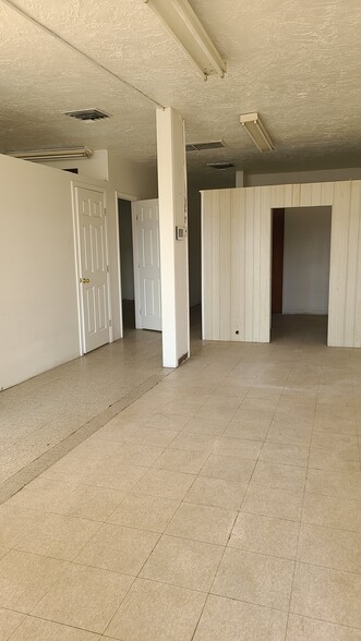 1005 Cecil Ave, Delano, CA for lease - Interior Photo - Image 2 of 4