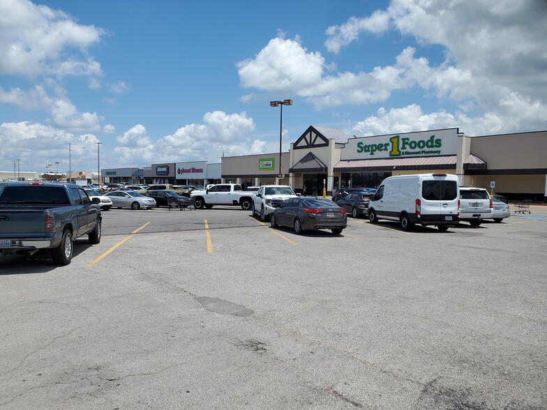 2000-2016 N Parkerson Ave, Crowley, LA à louer - Photo du bâtiment - Image 1 de 4