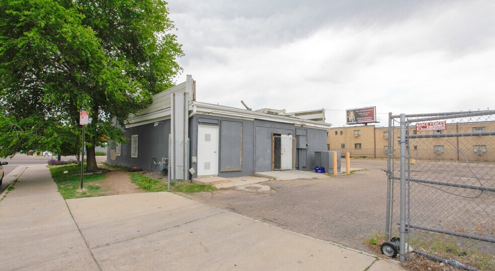 8800 E Colfax Ave, Denver, CO à vendre - Photo du bâtiment - Image 3 de 3
