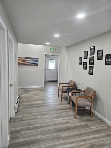 25997 Conifer Rd, Conifer, CO for sale - Interior Photo - Image 3 of 32