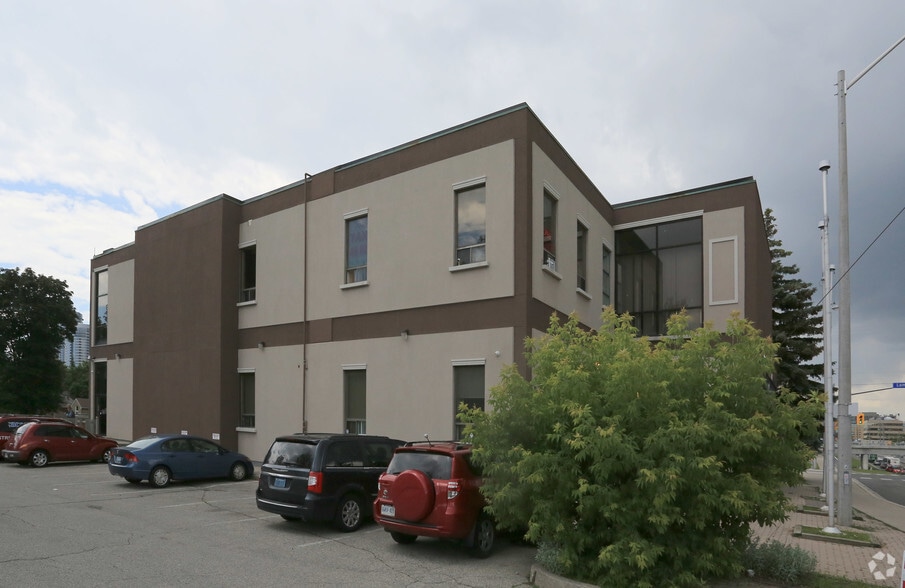 Sheppard Ave Portfolio portefeuille de 2 propriétés à vendre sur LoopNet.ca - Photo principale - Image 1 de 2