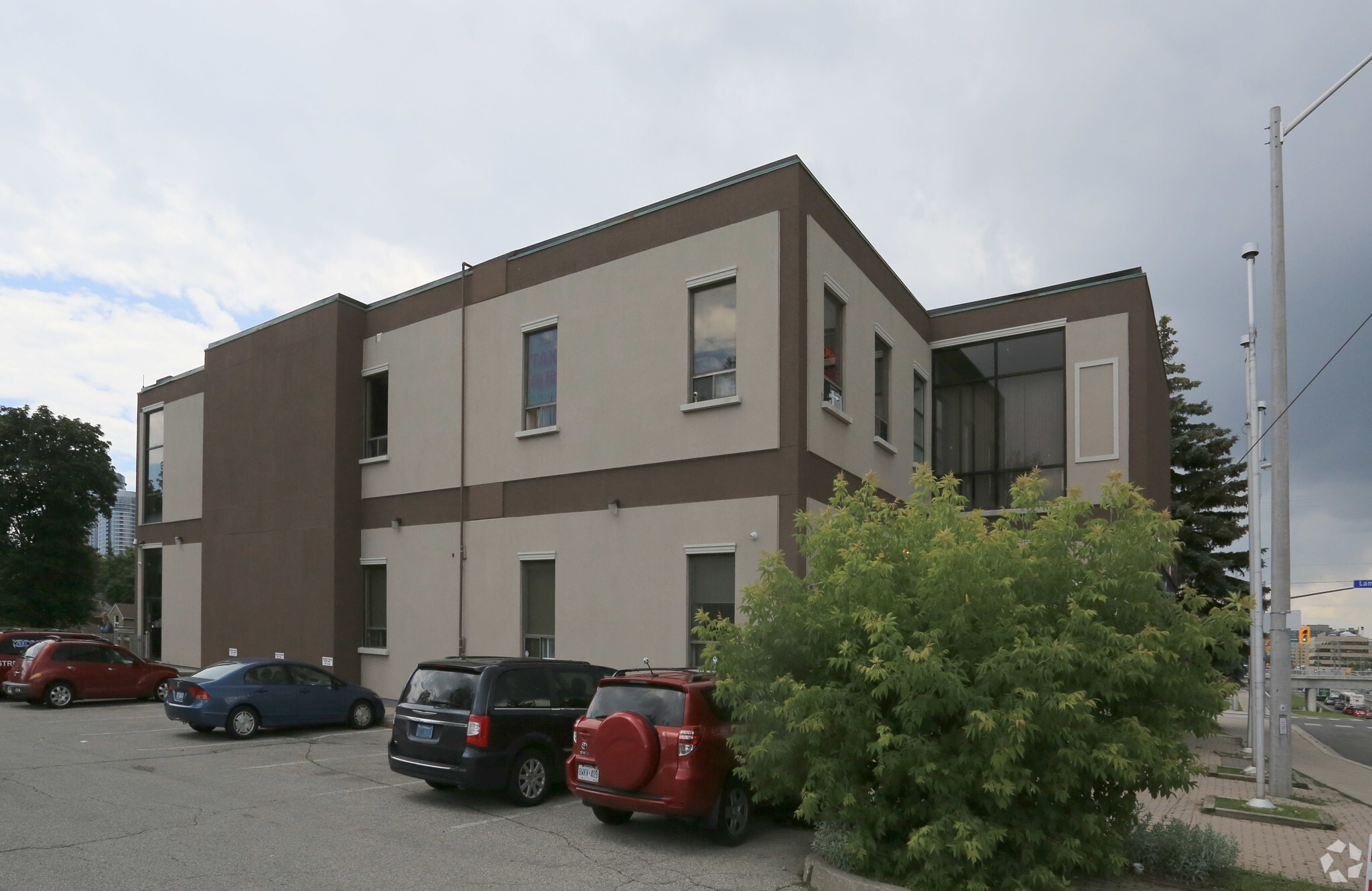 Sheppard Ave Portfolio portefeuille de 2 propriétés à vendre sur LoopNet.ca Photo principale- Image 1 de 3