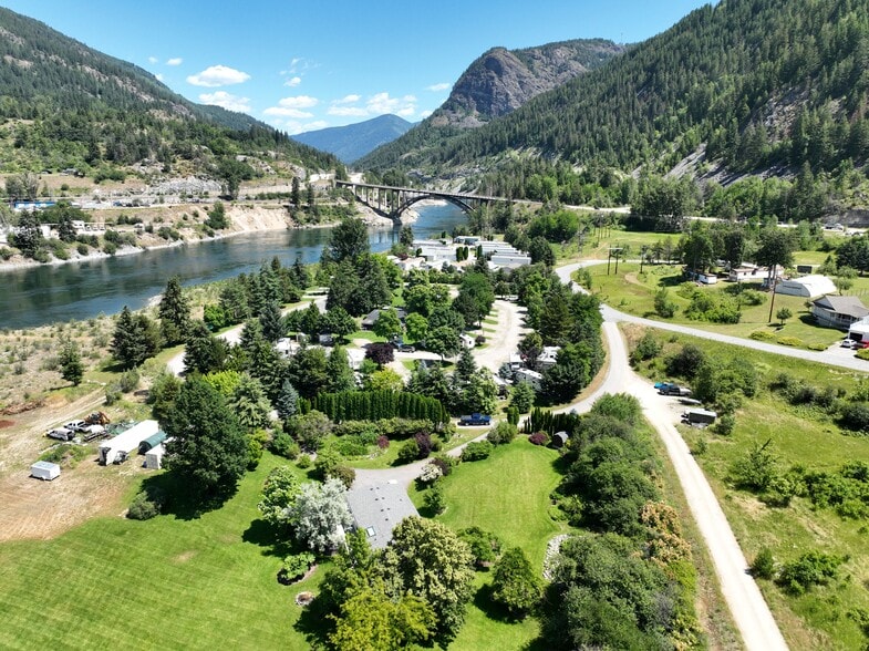 651 Rosedale Rd, Castlegar, BC for sale - Aerial - Image 3 of 13