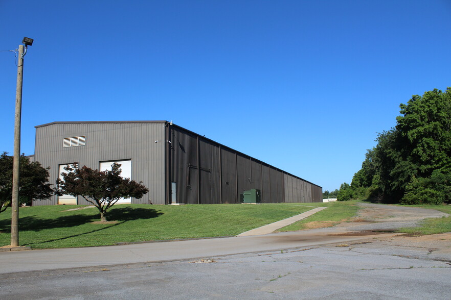 320 S Industrial Blvd, Calhoun, GA for lease - Building Photo - Image 2 of 8