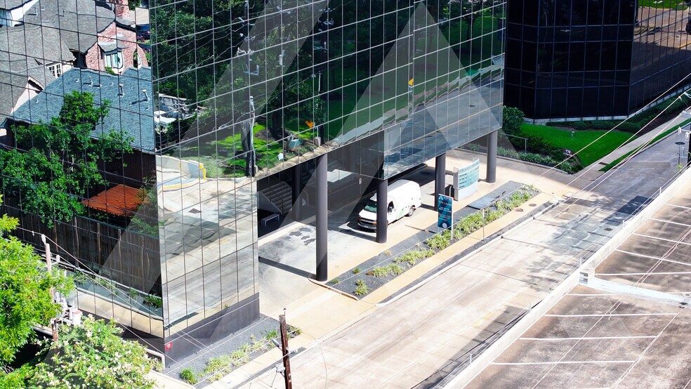 770 S Post Oak Ln, Houston, TX à louer - Photo du bâtiment - Image 3 de 23