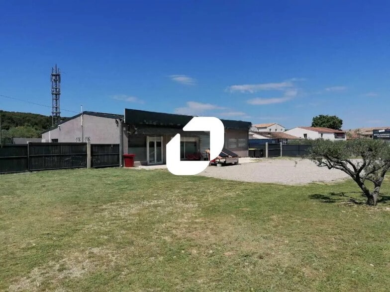 Flex in Bezouce for sale - Building Photo - Image 1 of 8