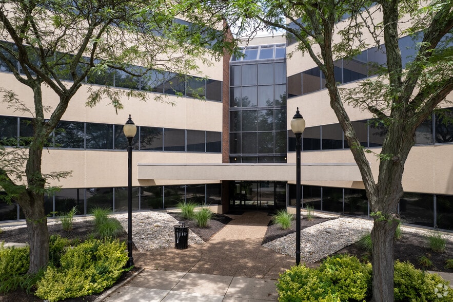 110 Boggs Ln, Cincinnati, OH for lease - Building Photo - Image 3 of 14