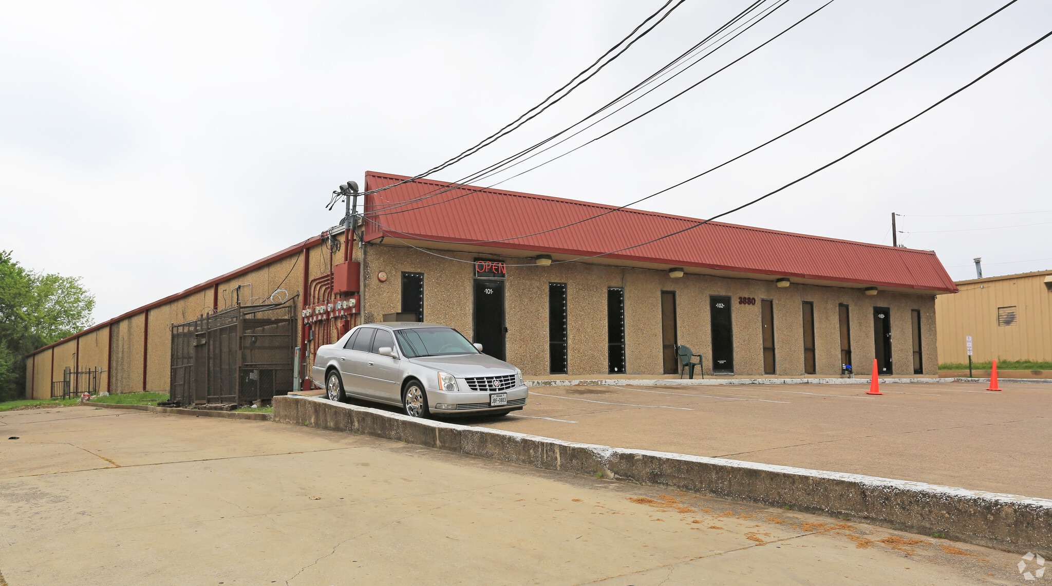 3880 Ledbetter Dr W, Dallas, TX for lease Primary Photo- Image 1 of 12