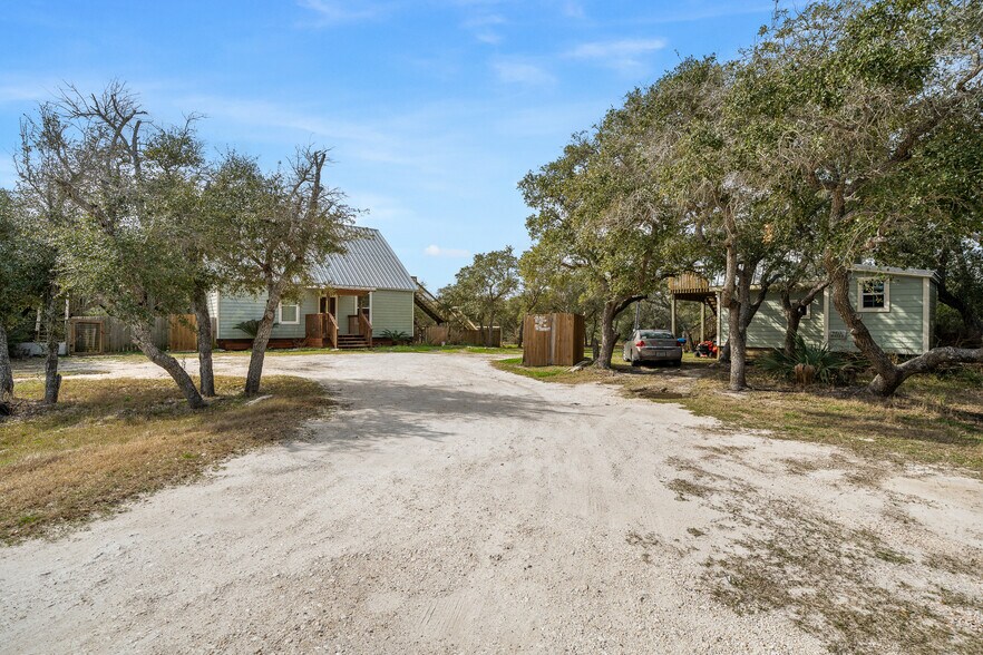 951 Mack Rd, Aransas Pass, TX à vendre - Photo du b timent - Image 2 de 43