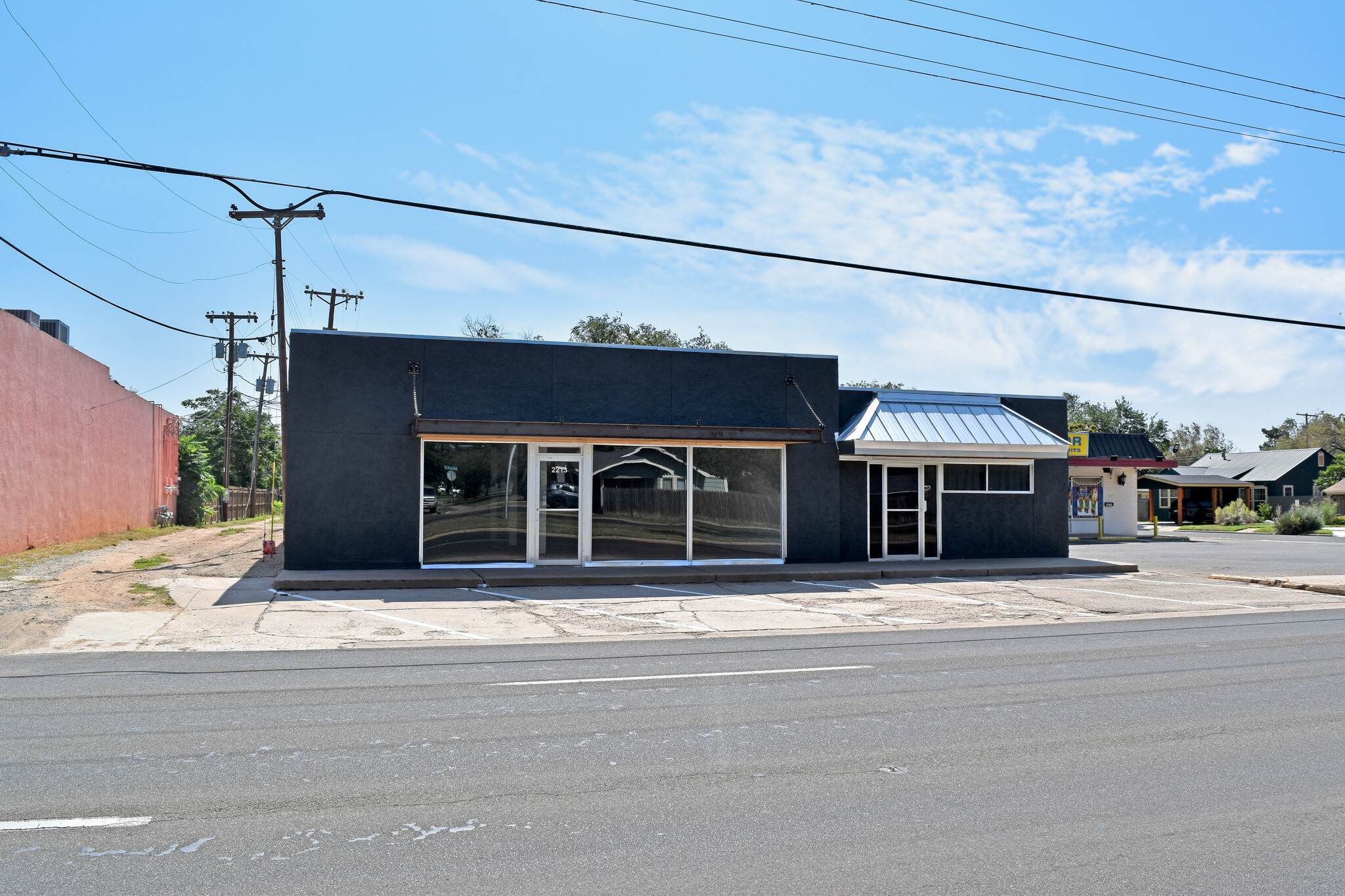 2213-2215 University Ave, Lubbock, TX à louer Photo du bâtiment- Image 1 de 9