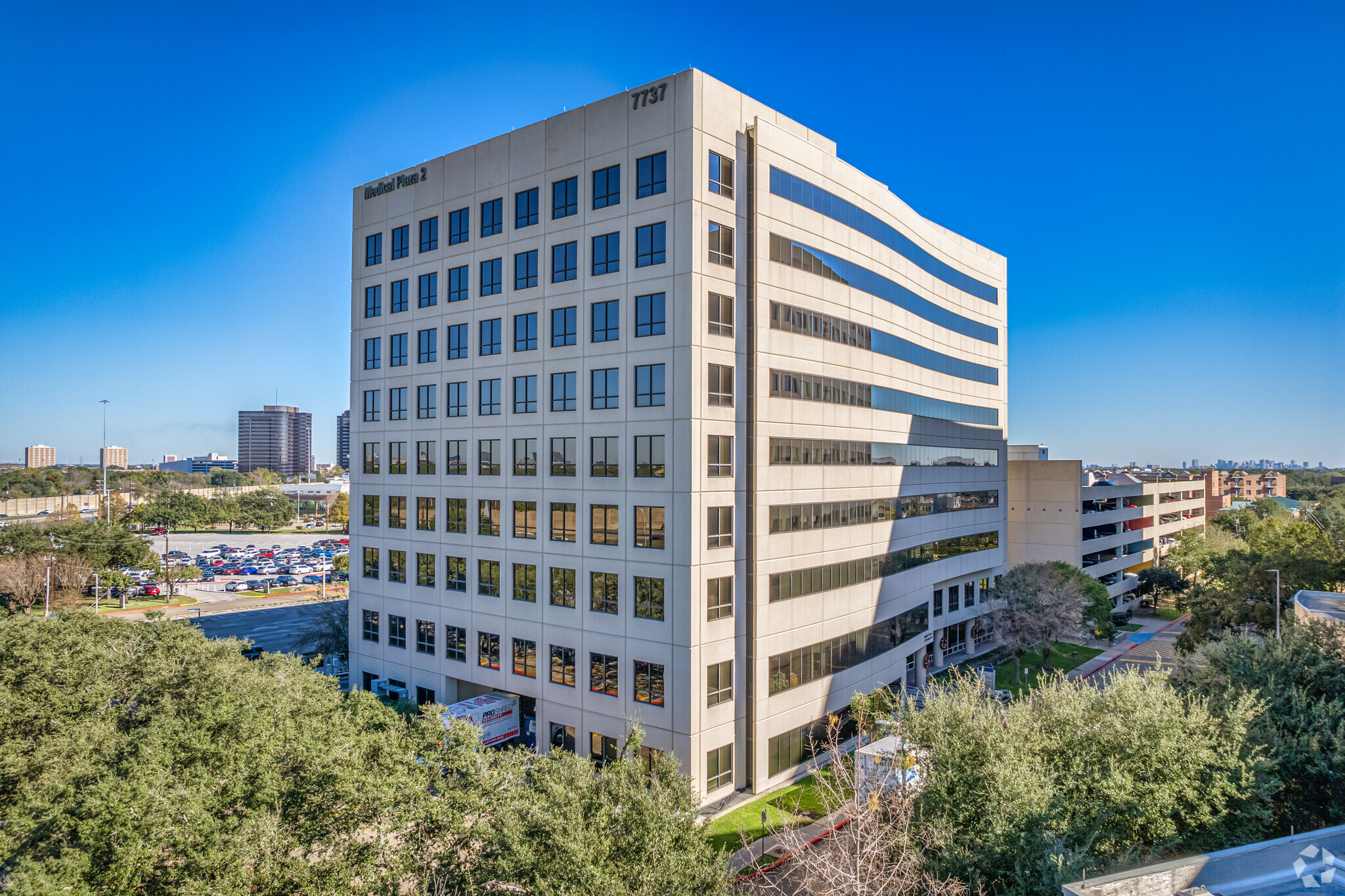 7737 Southwest Fwy, Houston, TX à louer Photo du bâtiment- Image 1 de 20