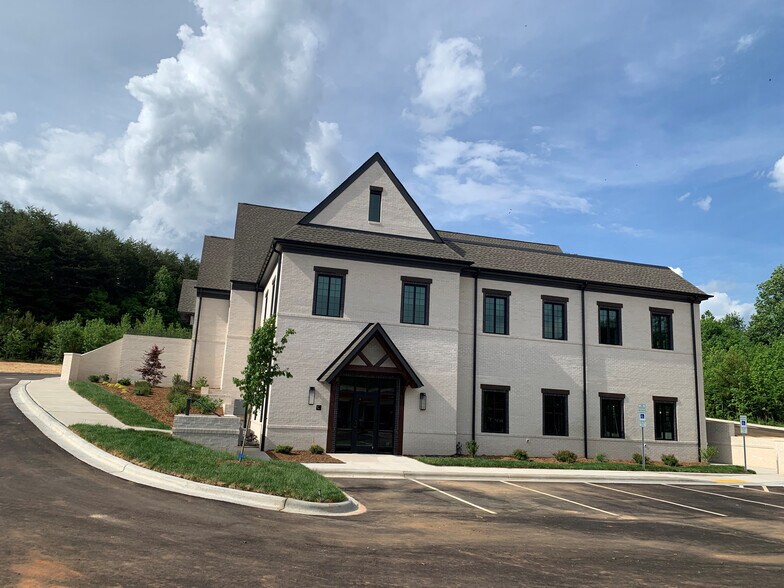 781 Valley Rd, Mocksville, NC à louer - Photo du bâtiment - Image 3 de 3