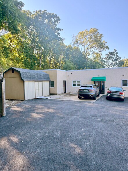 2741 Noblestown Rd, Pittsburgh, PA à vendre - Photo du bâtiment - Image 2 de 2