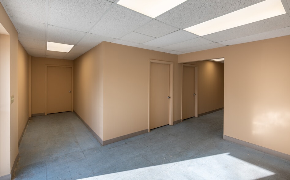 5105 Philips Hwy, Jacksonville, FL for lease - Building Photo - Image 2 of 5