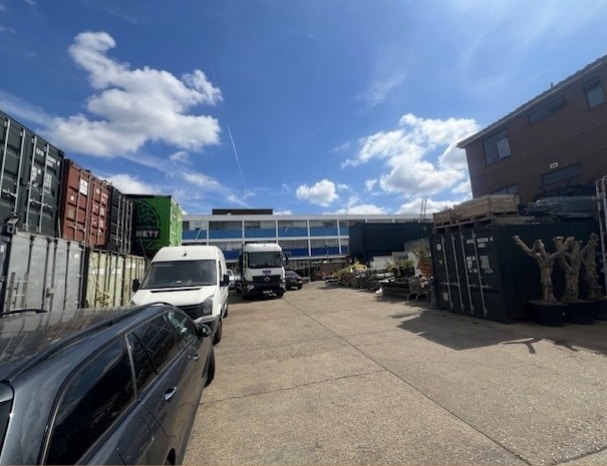 2-10 Markfield Rd, London for lease - Building Photo - Image 2 of 3