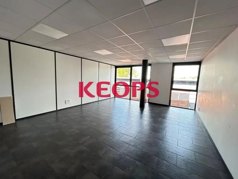 Rond-Point De La Résistance, Saint-Jean for sale - Interior Photo - Image 3 of 5