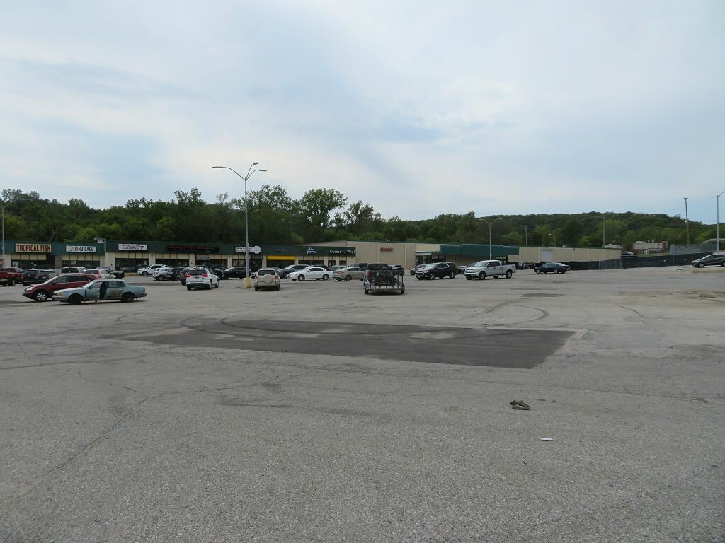 2703-2803 E Kanesville Blvd, Council Bluffs, IA for lease Interior Photo- Image 1 of 1