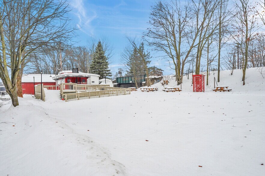 47 Elm St, East Aurora, NY à vendre - Photo du bâtiment - Image 2 de 24