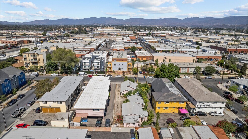 12012 Hart St, North Hollywood, CA à vendre - Photo du bâtiment - Image 2 de 4