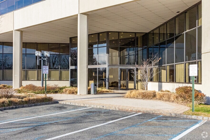 959 Route 46 E, Parsippany, NJ à louer - Photo du bâtiment - Image 2 de 10