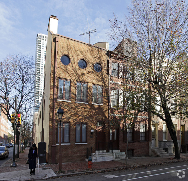 741-743 Spruce St, Philadelphia, PA à louer - Photo principale - Image 1 de 4