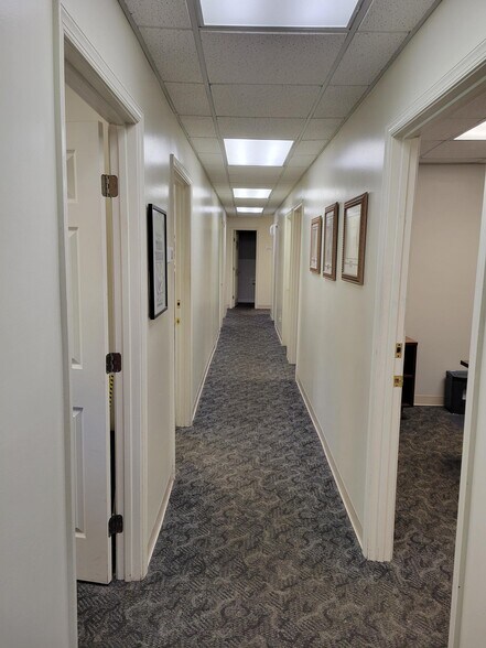 499 Muller Ln, Newport News, VA à vendre - Photo du bâtiment - Image 3 de 10