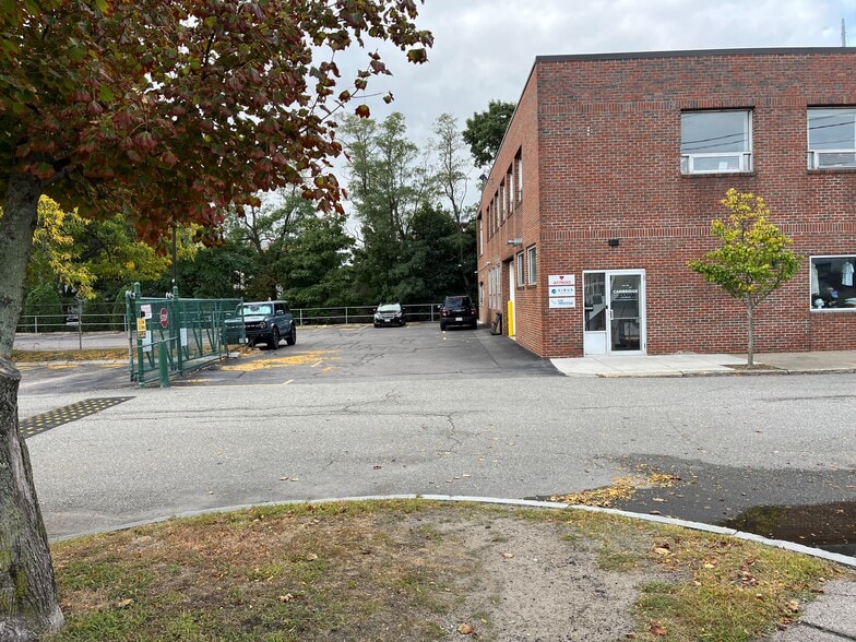 200 Dexter Ave, Watertown, MA à louer - Photo du bâtiment - Image 2 de 40