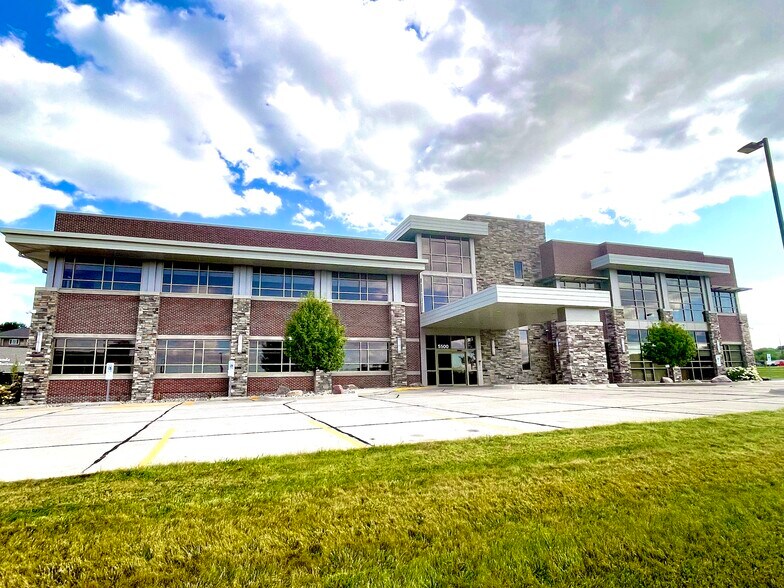 5500 Sergeant Rd, Sioux City, IA à louer - Photo du bâtiment - Image 1 de 5