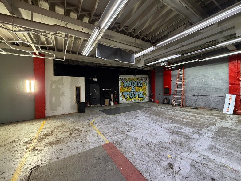 2245 E 14th St, Cleveland, OH for lease - Building Photo - Image 3 of 15