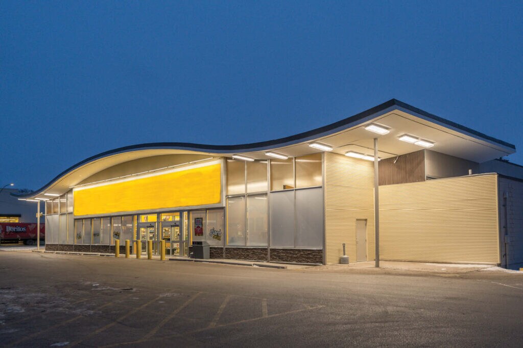 1441 Main St, Winnipeg, MB à louer Photo du bâtiment- Image 1 de 2