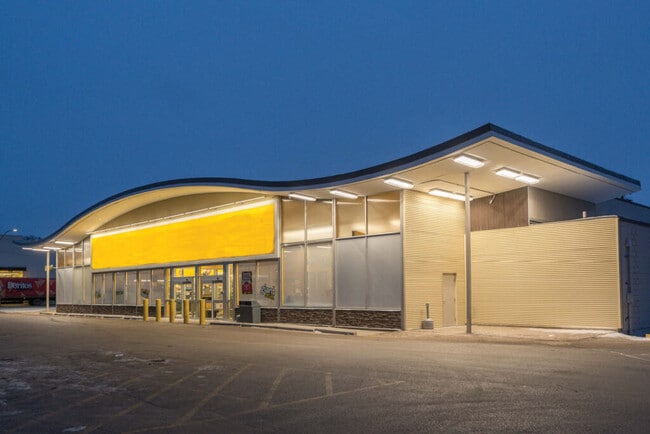 Plus de détails pour 1441 Main St, Winnipeg, MB - Commerce de détail à louer