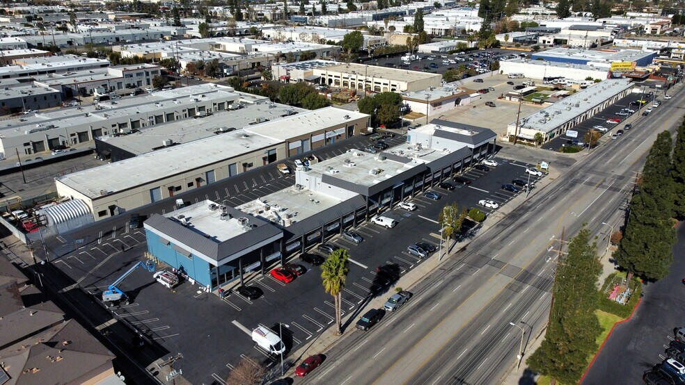 8901-8941 De Soto Ave, Canoga Park, CA à louer - Photo du bâtiment - Image 3 de 10