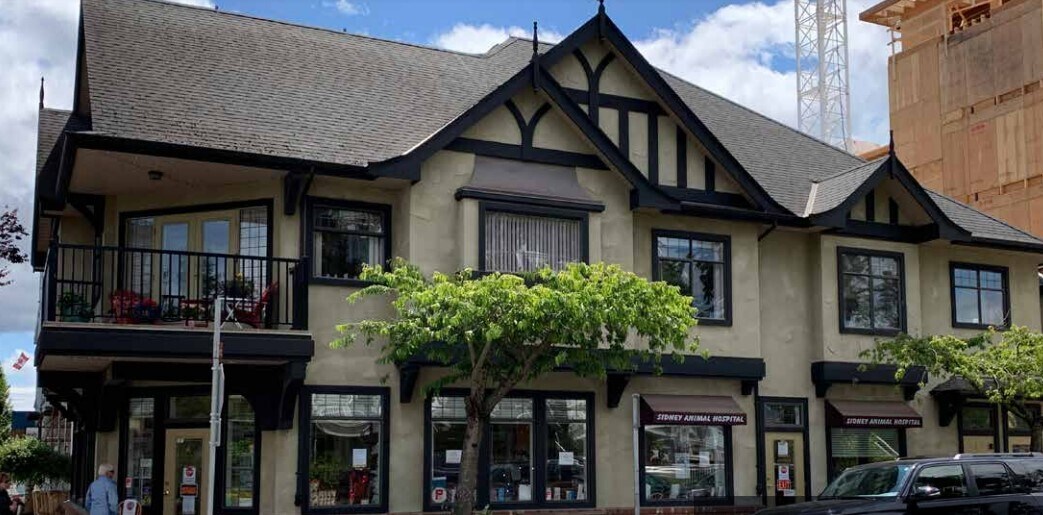 9842 Second St, Sidney, BC for sale Primary Photo- Image 1 of 1